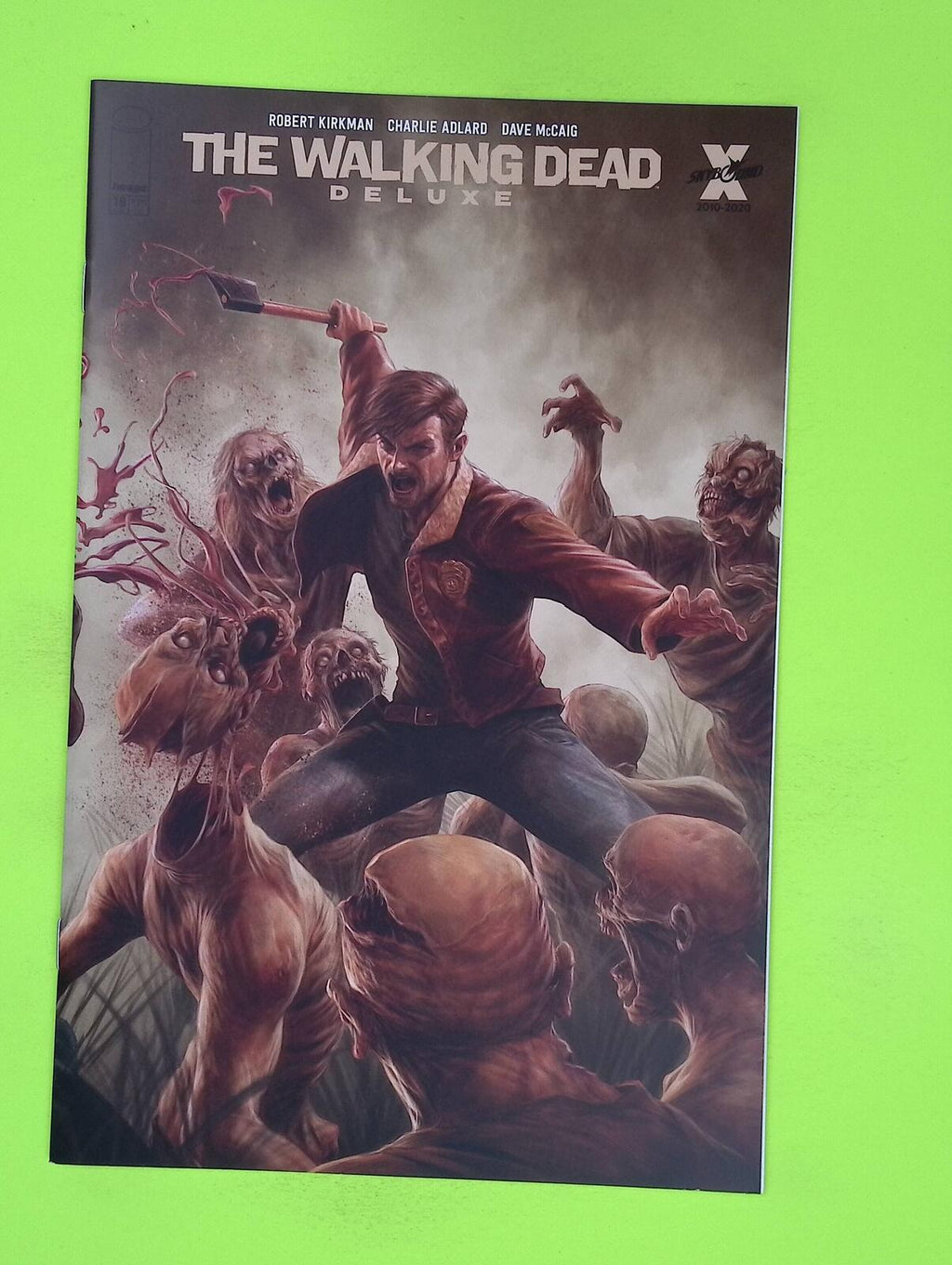 Walking Dead Deluxe #18c 2021 Skybound Variant High Grade Comic Book L65-20